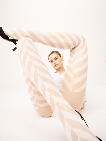 Transparente Feinstrumpfhose mit diagonalen Streifen von Fiore