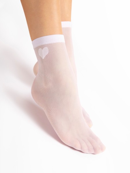 Transparente Feinsöckchen mit zartem Herzmuster von Fiore